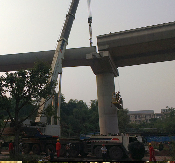 华冲轻轨和地铁吊装